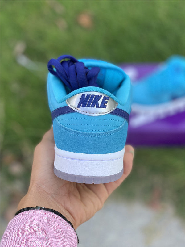 Nike Men's & Women's Luxury Fashion Trainers — Style 198 front view