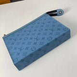 Styled lifestyle shot of polished modern women's handbag – women's everyday handbag