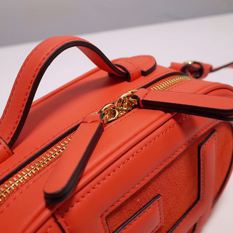 Ziva's Charm handbag – close-up view (21cm*7.5cm*12.5cm)