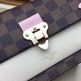 Handle and strap detail of classic premium women's handbag – women's everyday handbag