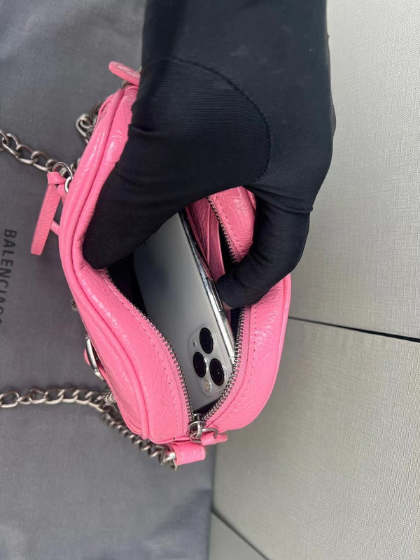 Zivas Charm Refined Everyday Style Statement Handbag (Statement-Ready Design) – Close-Up Detail