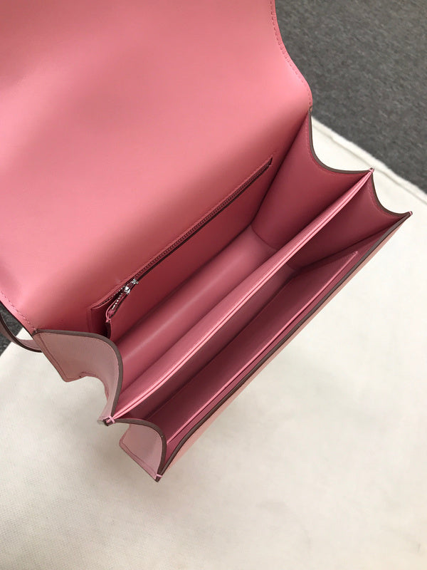 Side view of versatile structured handbag