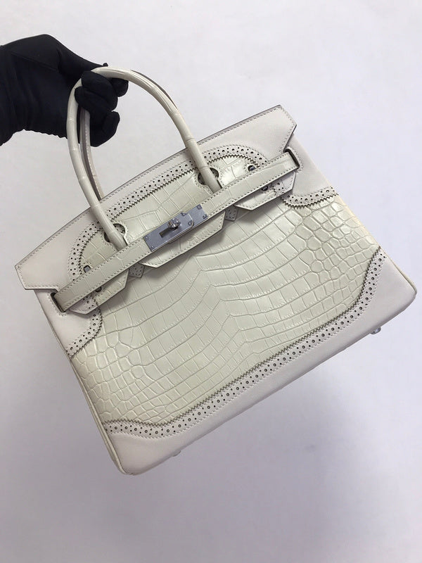 Everyday-Ready handbag styled for everyday wear