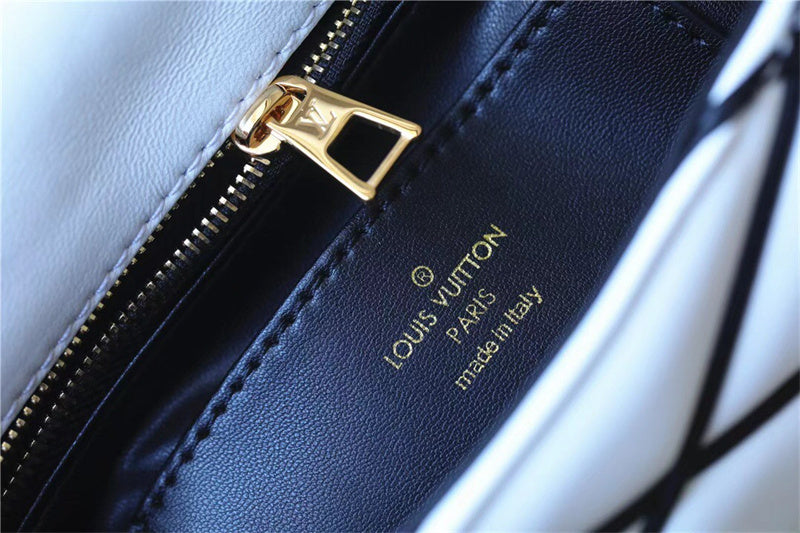  streamlined carryall bag styled with outfit