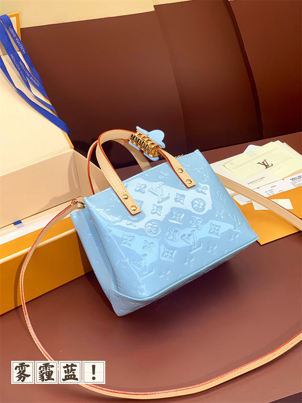  carryall bag close-up of hardware and finish 17