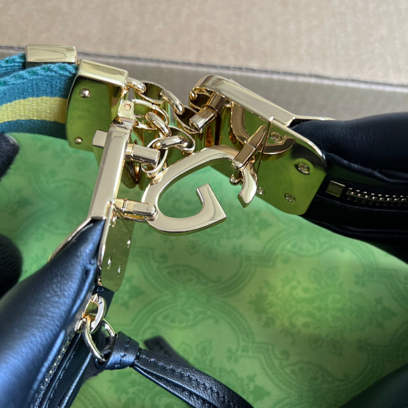 Handle and strap detail of premium statement women's handbag – women's statement bag