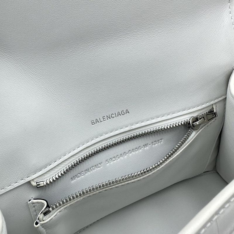 Zivas Charm Effortless Elegance Statement Handbag (Modern Wardrobe Staple) – Side Profile