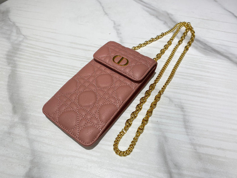 Handle and strap detail of chic refined women's handbag – women's luxury accessory