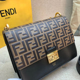 Ziva's Charm handbag – detail view (Standard Size)