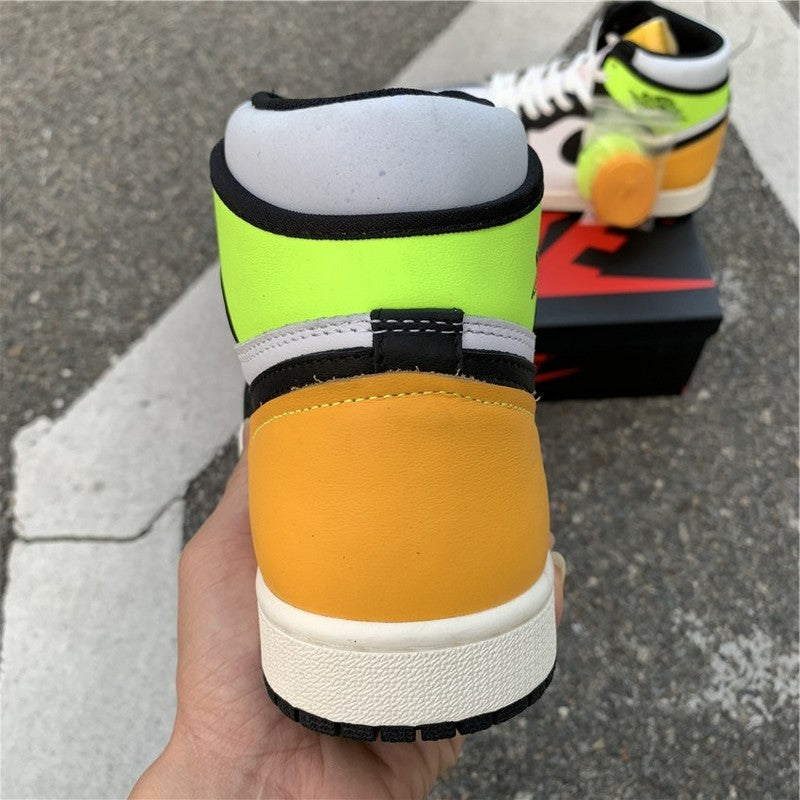 Nike Men's & Women's Luxury Fashion Trainers — Style 162 front view