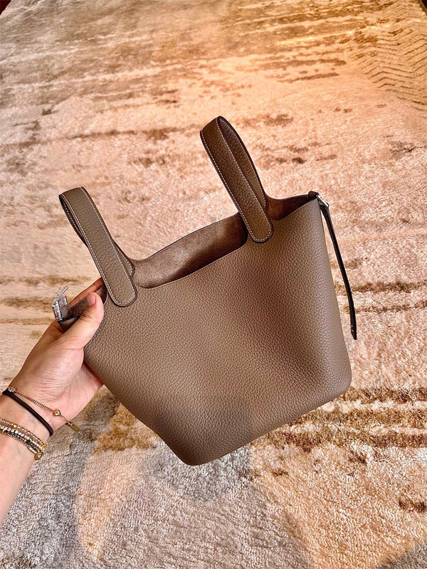  modern shoulder bag detail view showing craftsmanship