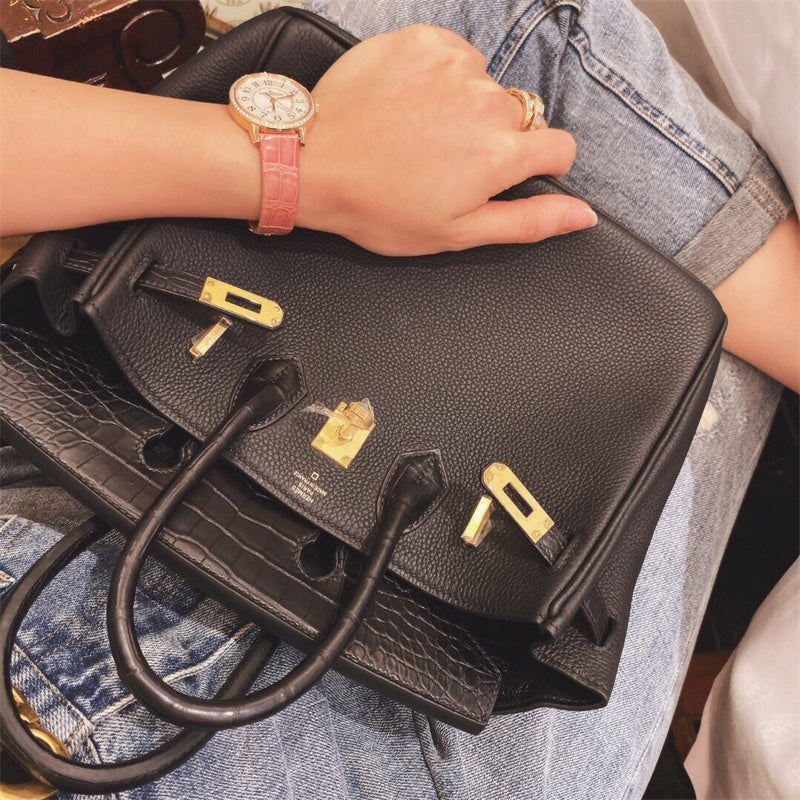 shoulder bag interior and compartment view 9