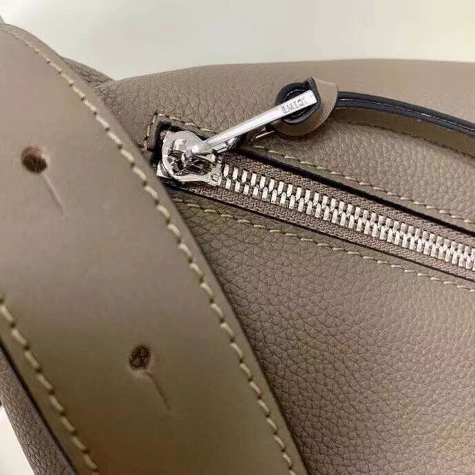 Ziva's Charm handbag – detail view (38cm*28cm*18cm)