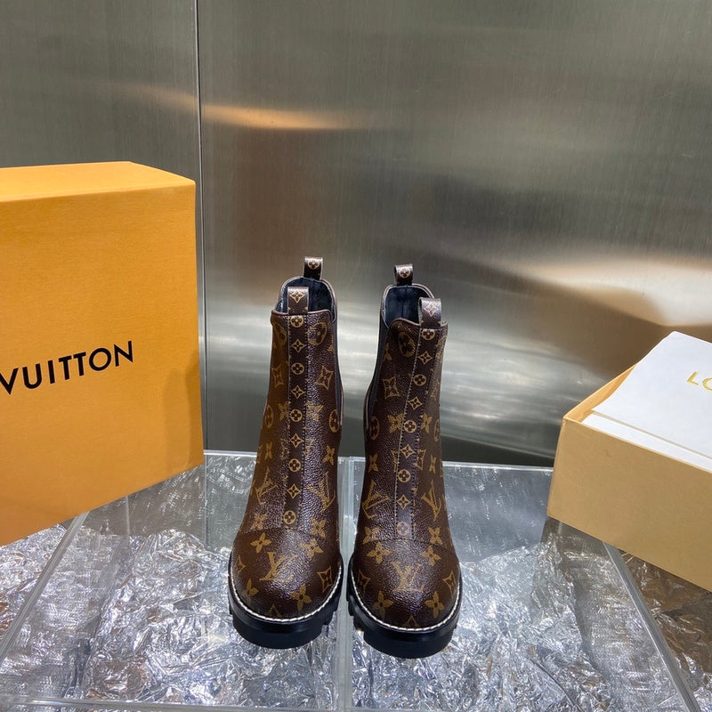 Louis Vuitton Beige Block Heel Pumps - Toe Detail View