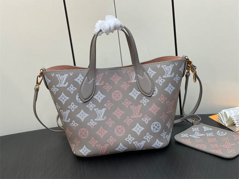  Understated carryall bag front view 7
