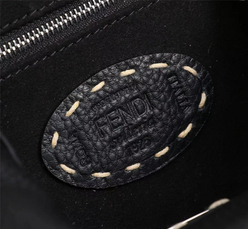 Ziva's Charm handbag – detail view (Standard Size)