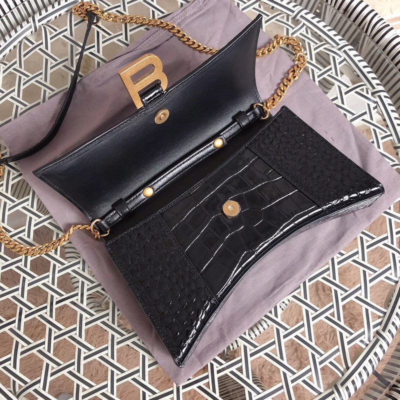 Front view of structured modern women's handbag – women's luxury accessory