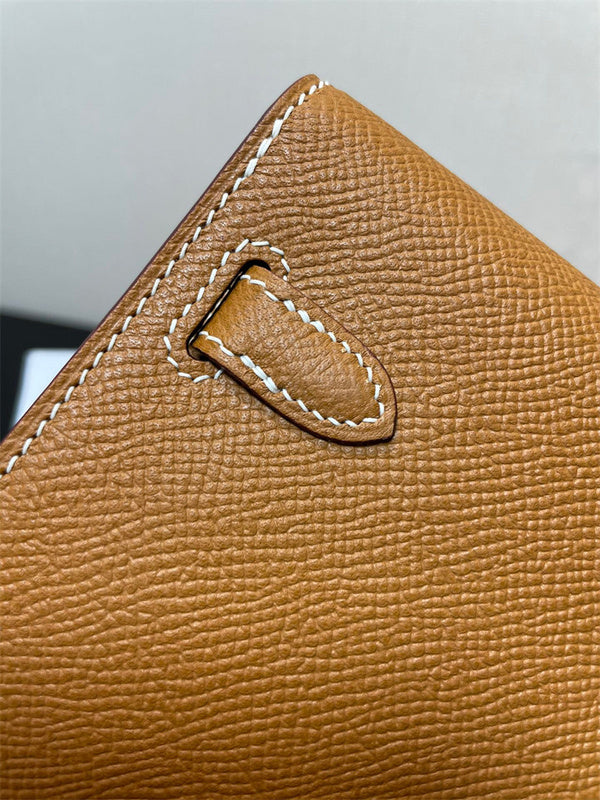  Streamlined carryall bag carried on shoulder 16