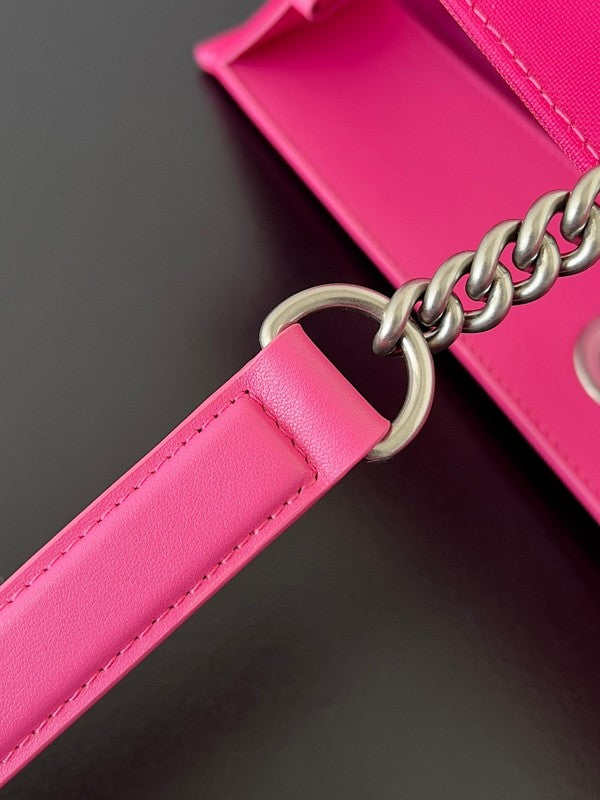 Zivas Charm Sleek Silhouette Fashion Handbag (Contemporary Shape Language) – Close-Up Detail