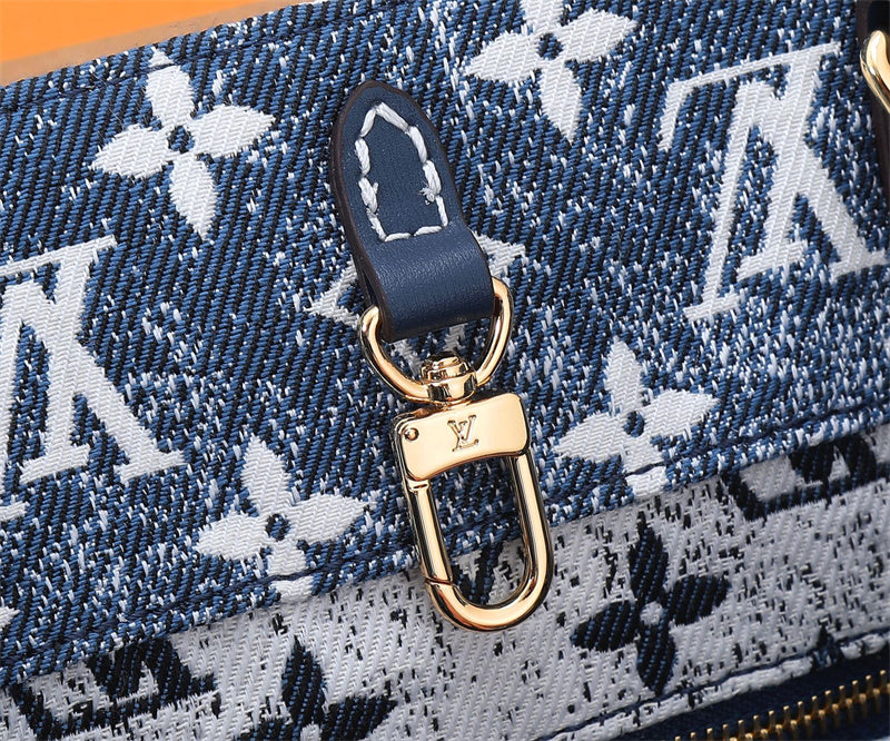  Tailored top-handle bag front view 7