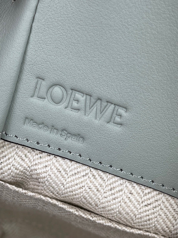 Ziva's Charm handbag – close-up view (11cm*19cm*19cm)