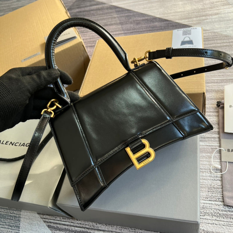 Handle and strap detail of modern polished women's handbag – women's premium purse