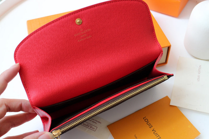 Side profile of polished sleek women's handbag – women's designer-style accessory