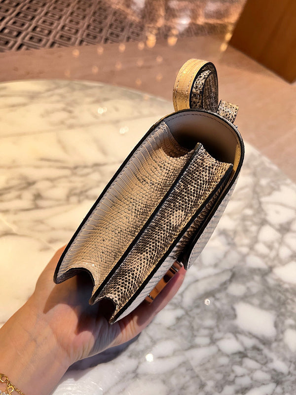  crossbody bag interior and compartment view 9