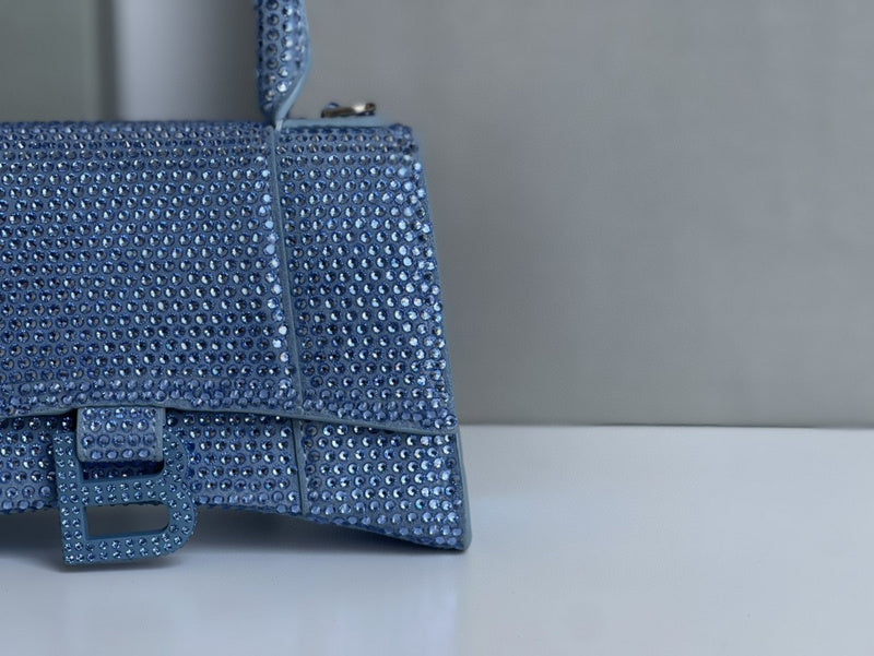Zivas Charm Classic Sensibility Statement Handbag (Everyday Luxury Essential) – Styled Look