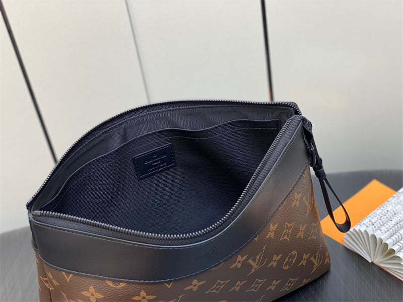  everyday crossbody bag styled with outfit 12