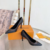 Louis Vuitton shoes Style 321 - logo and branding close-up