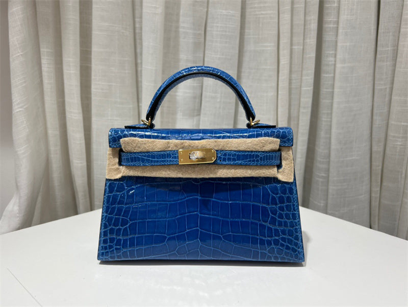  Chic shopper bag front view 13