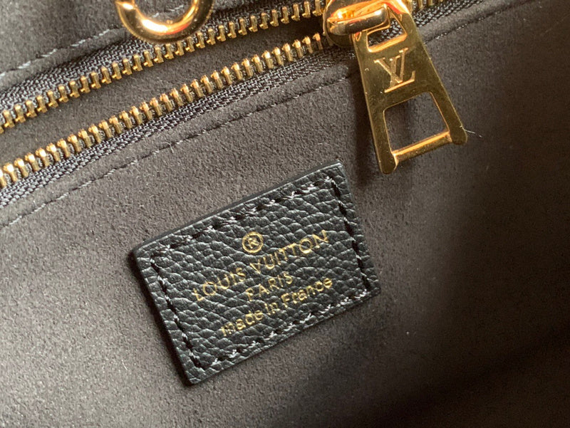  handbag close-up of hardware and finish