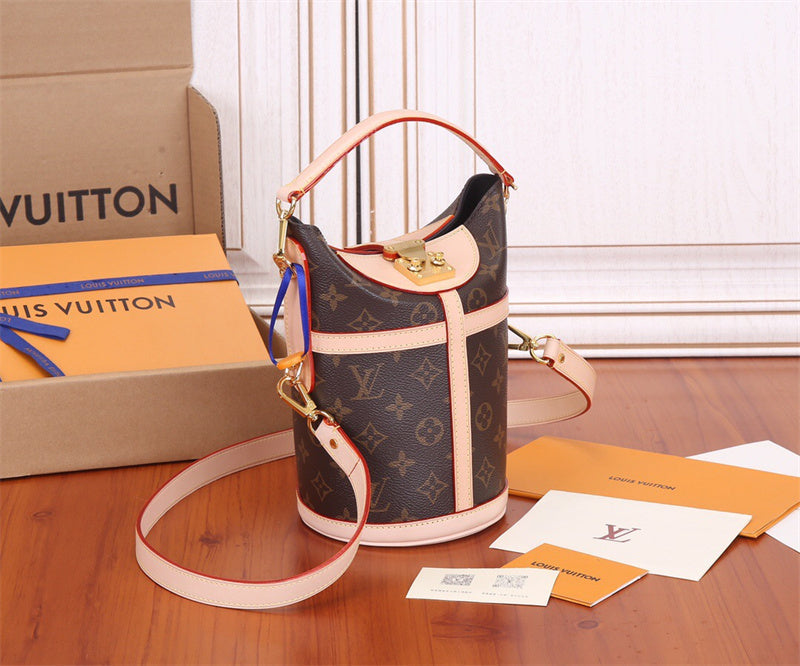  shoulder bag interior and compartment view