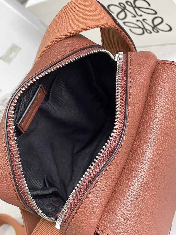 Ziva's Charm handbag – close-up view (18cm*14cm*4.5cm)