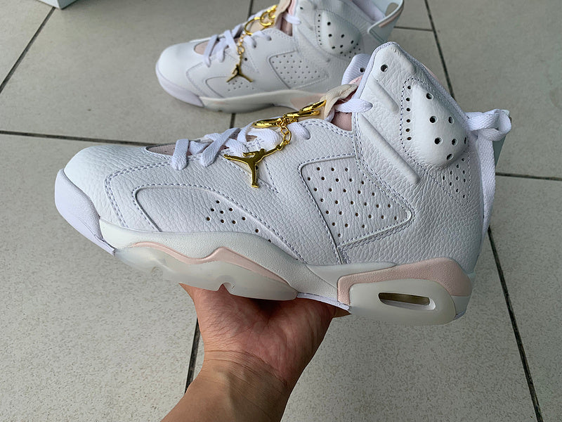 Nike Men's & Women's Luxury Low-Top Trainers — Style 177 close-up view