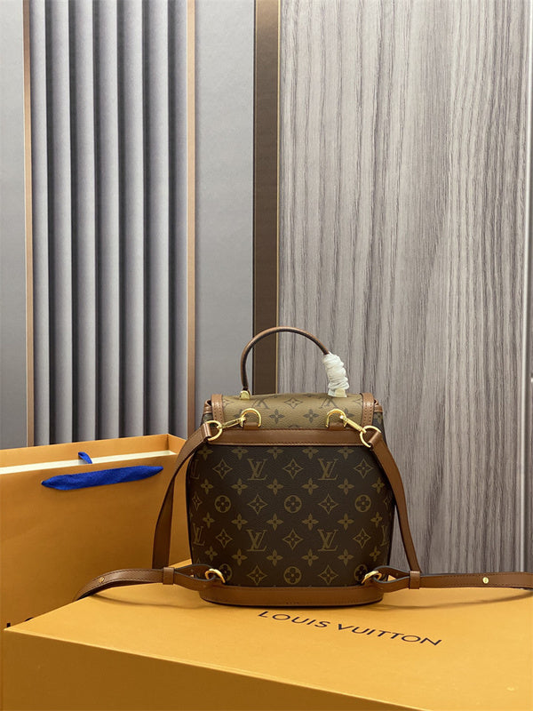  Timeless shopper bag carried on shoulder