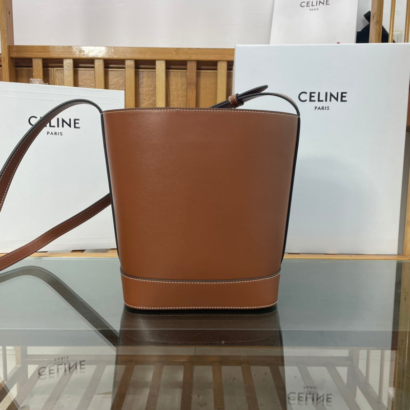 Side profile of polished classic women's handbag – women's premium purse