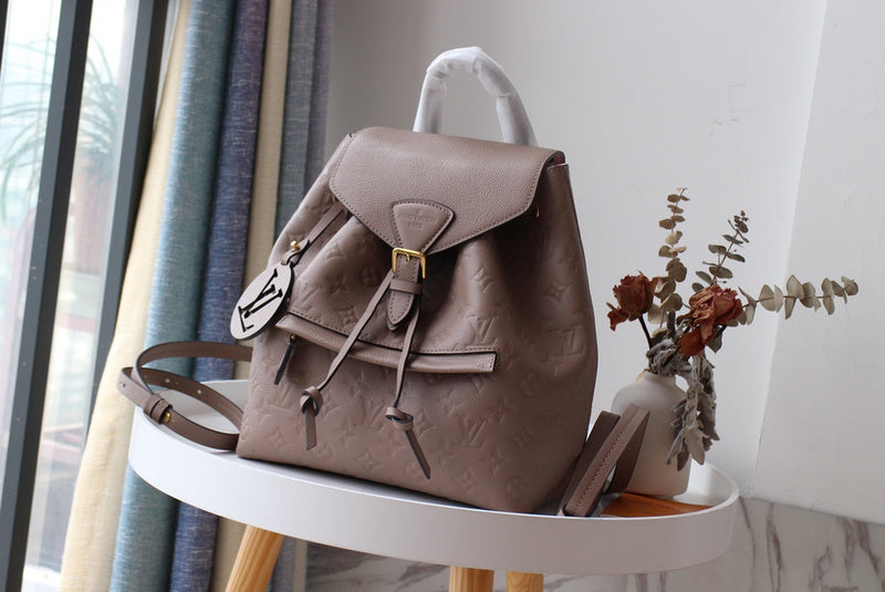 Front view of everyday-luxe modern women's handbag – women's premium purse