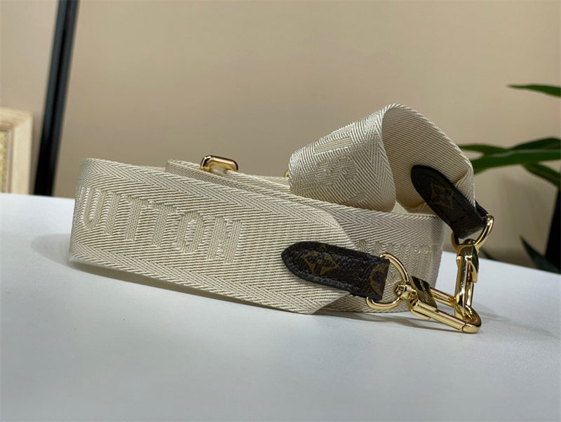  crossbody bag close-up of hardware and finish