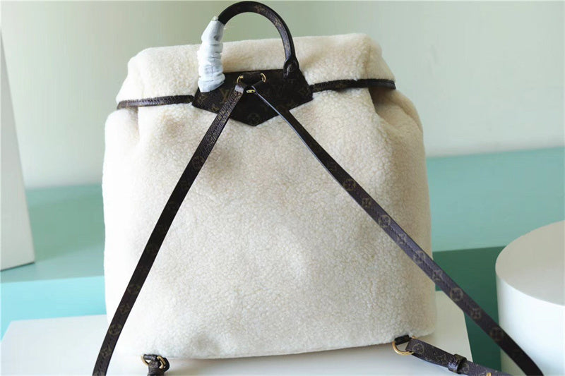  streamlined tote bag detail view showing craftsmanship