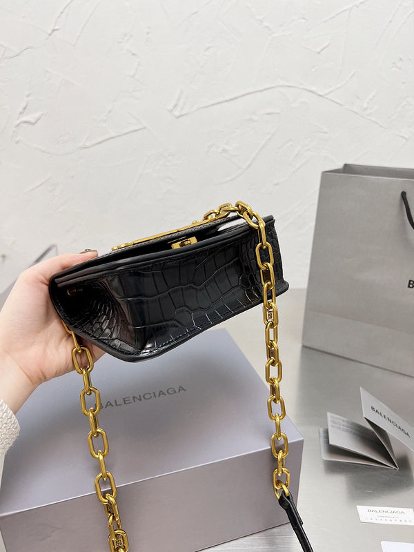 Ziva's Charm handbag – interior view (one versatile size)