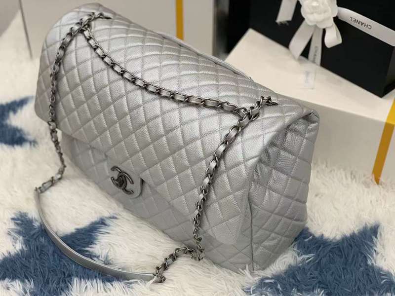 Zivas Charm Timeless Appeal Designer Handbag (Elevated Accessory Essential) – Close-Up Detail