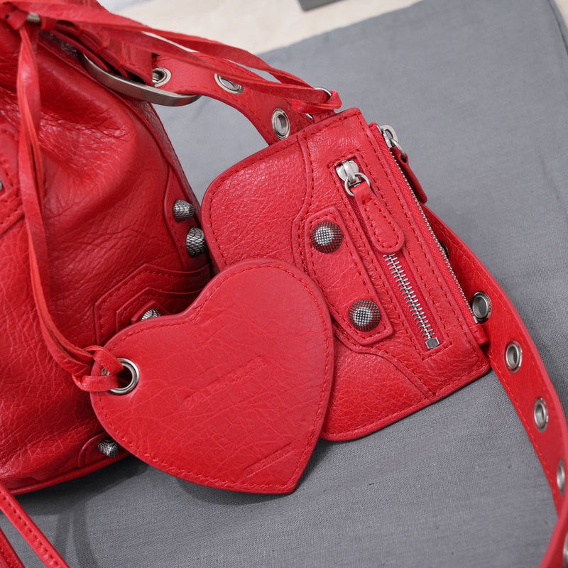 Zivas Charm Contemporary Flair Statement Handbag (Timeless Wardrobe Addition) – Front View 7