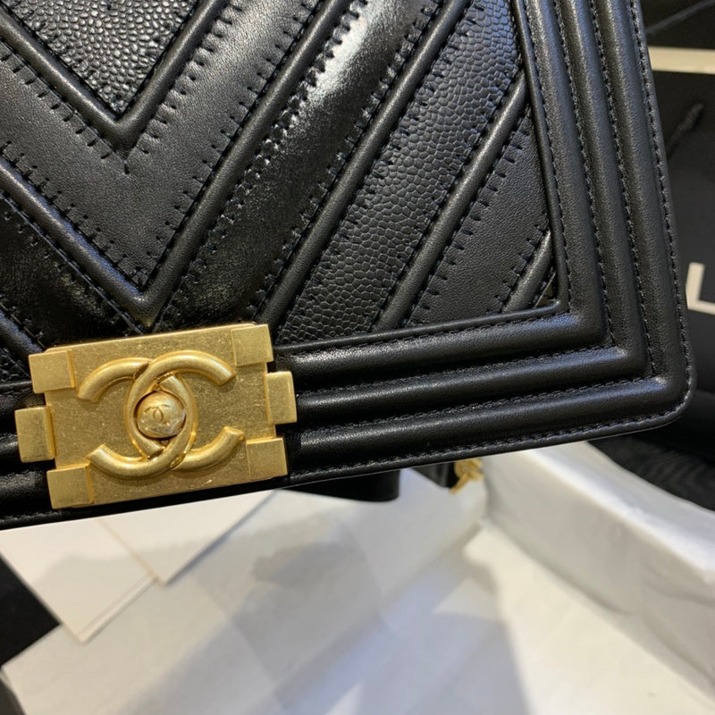  women's handbag, mid design, view 2
