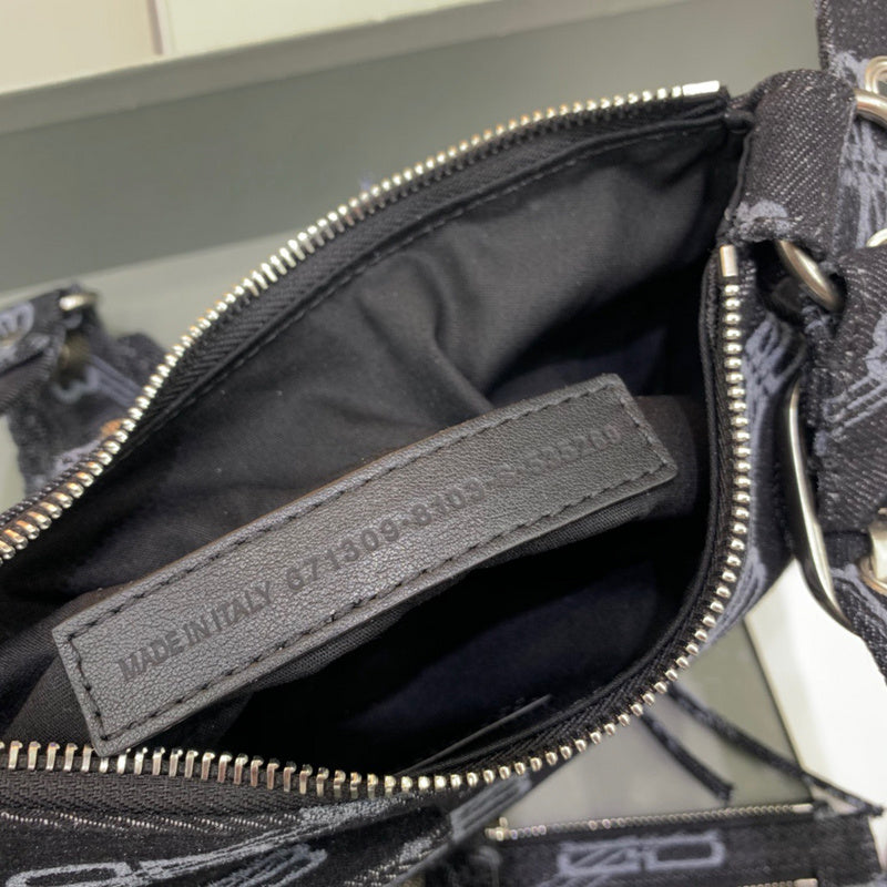 Elegant Premium PU Leather Handbag - Sleek Minimalist Lines | Women's Designer-Inspired Purse #389 - texture close-up (image 9) of designer-inspired handbag
