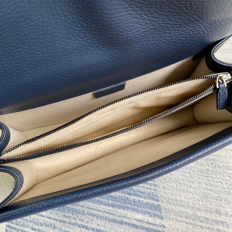 Side profile of sleek elevated women's handbag – women's everyday handbag
