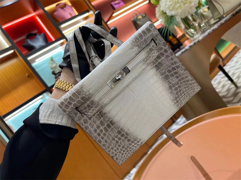  clean-lined shopper bag styled with outfit