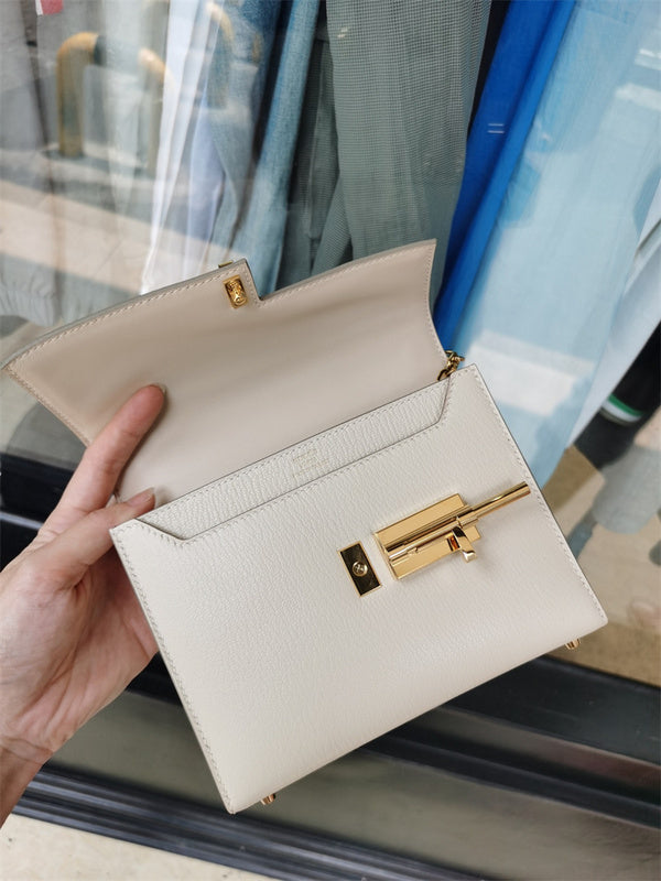  structured bag interior and compartment view