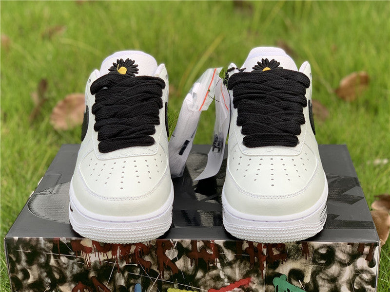 Nike Men's & Women's Luxury Fashion Trainers — Style 066 hardware detail